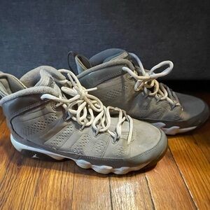 Men's/ Boys Jordan Cool Grey 9s
(2012 Release ) 
Good Condition 
Can be Cleaned